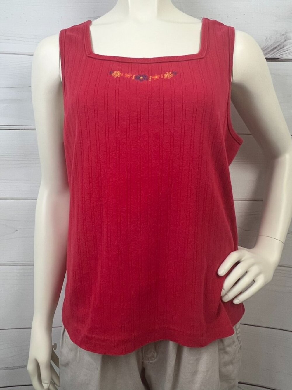 Arizona Jean Co. Red Ribbed Square Neck Floral Embroidered Tank - Size 2X